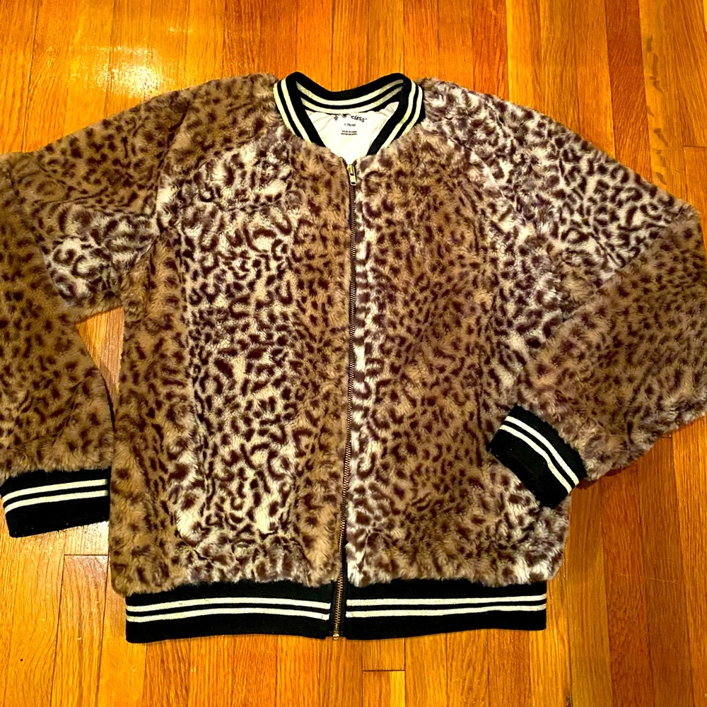 Girls faux fur leopard bomber jacket. Size 10/12